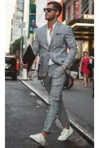 How to Choose the Perfect Fabric for Your Bespoke Suit